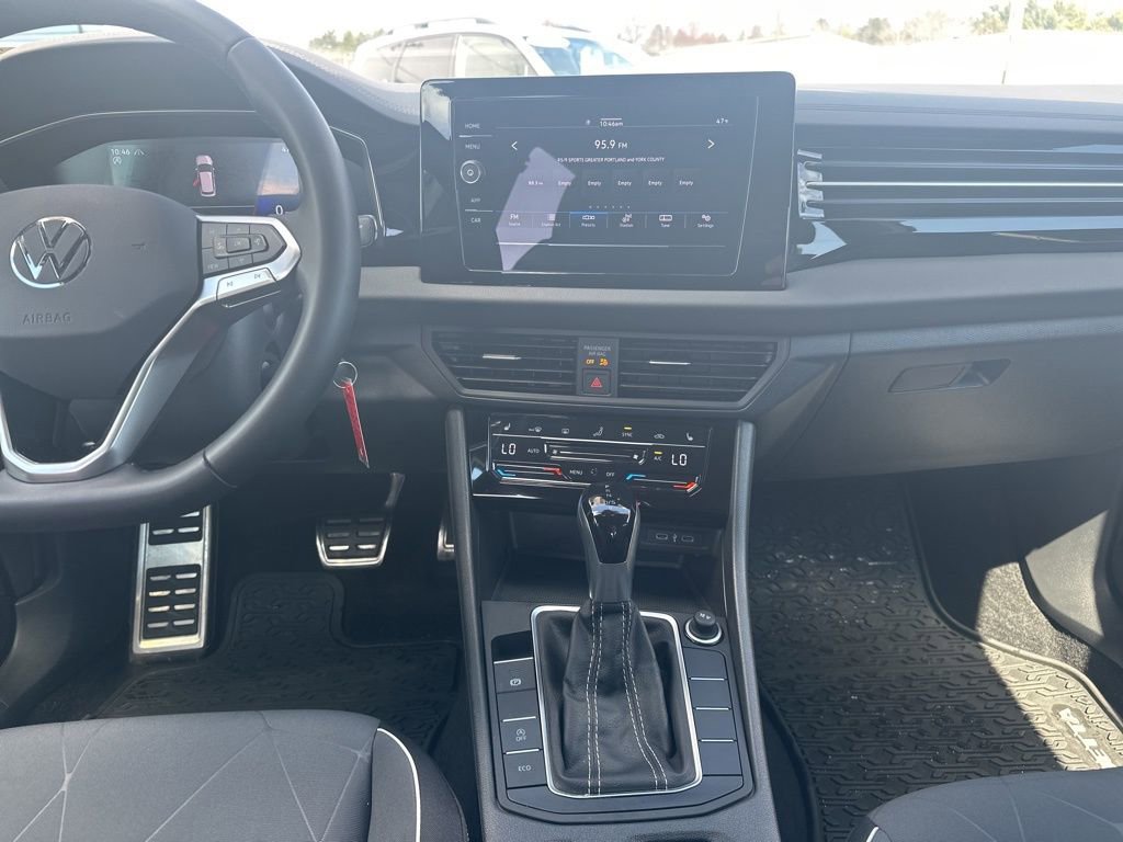 Used 2025 Volkswagen Jetta Sport FWD image 20