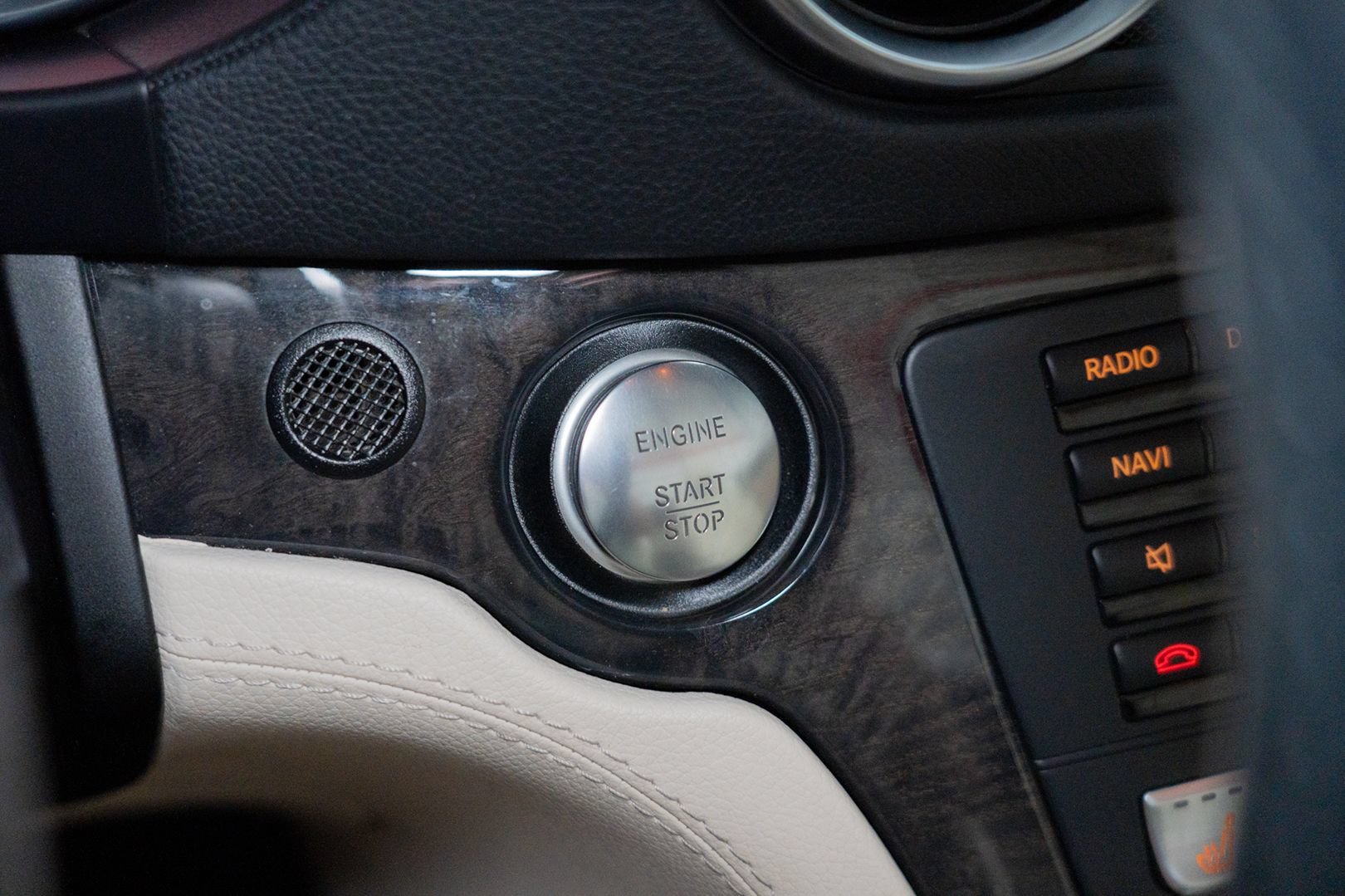 Used 2013 Mercedes-Benz SL 550 image 37
