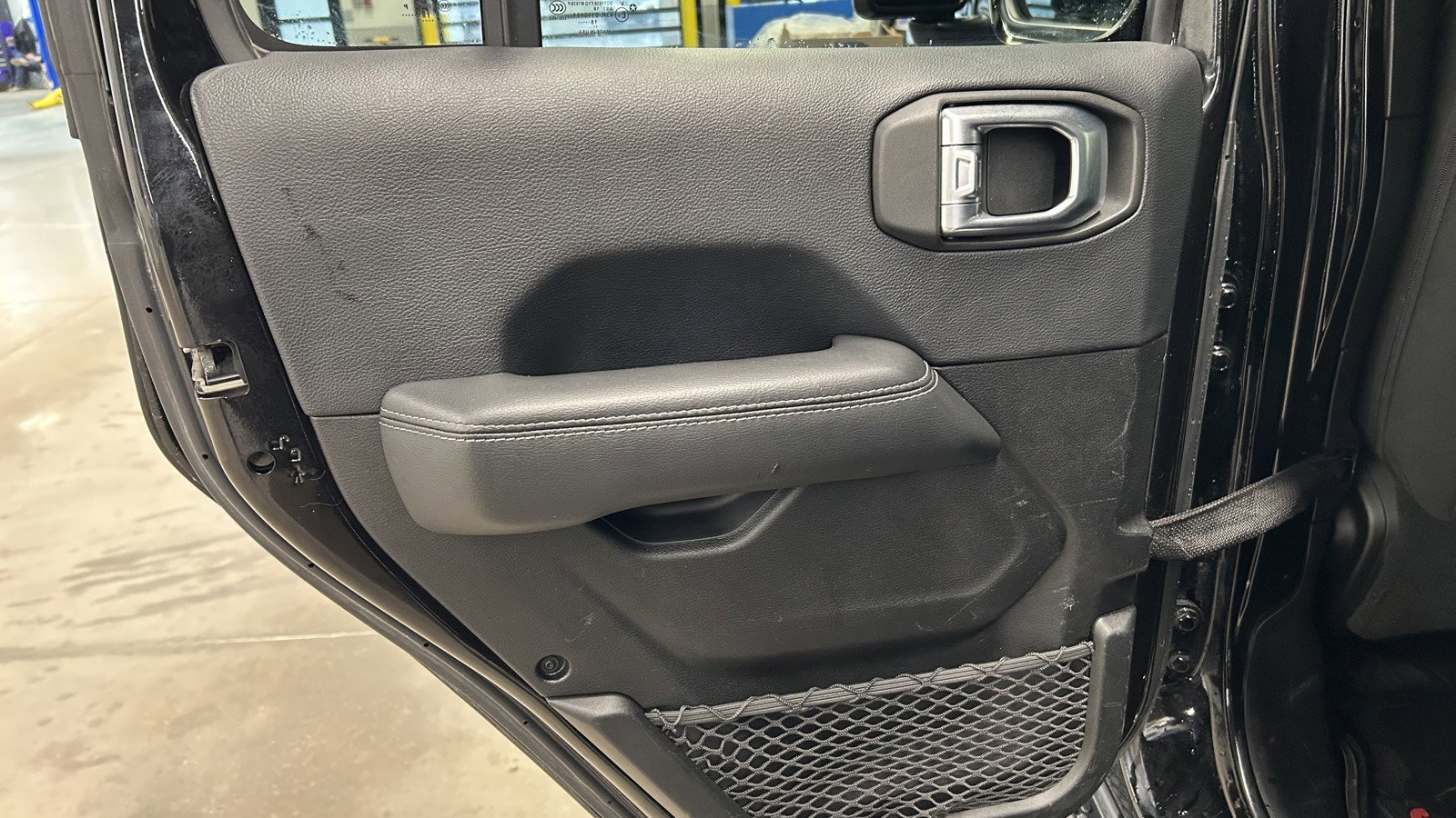 Used 2018 Jeep Wrangler Unlimited Sahara AWD/4WD image 13
