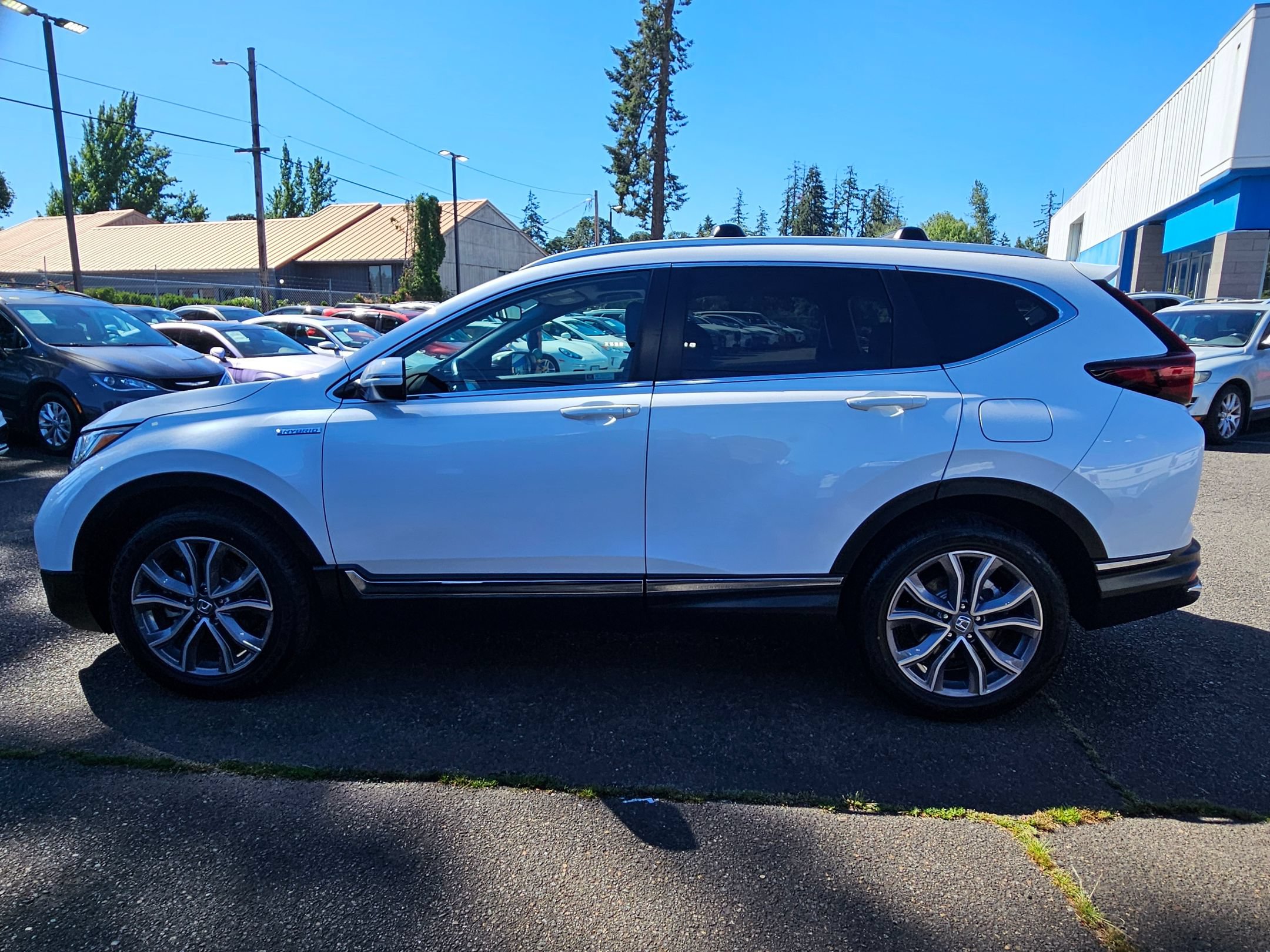 Used 2022 Honda CR-V Touring image 2