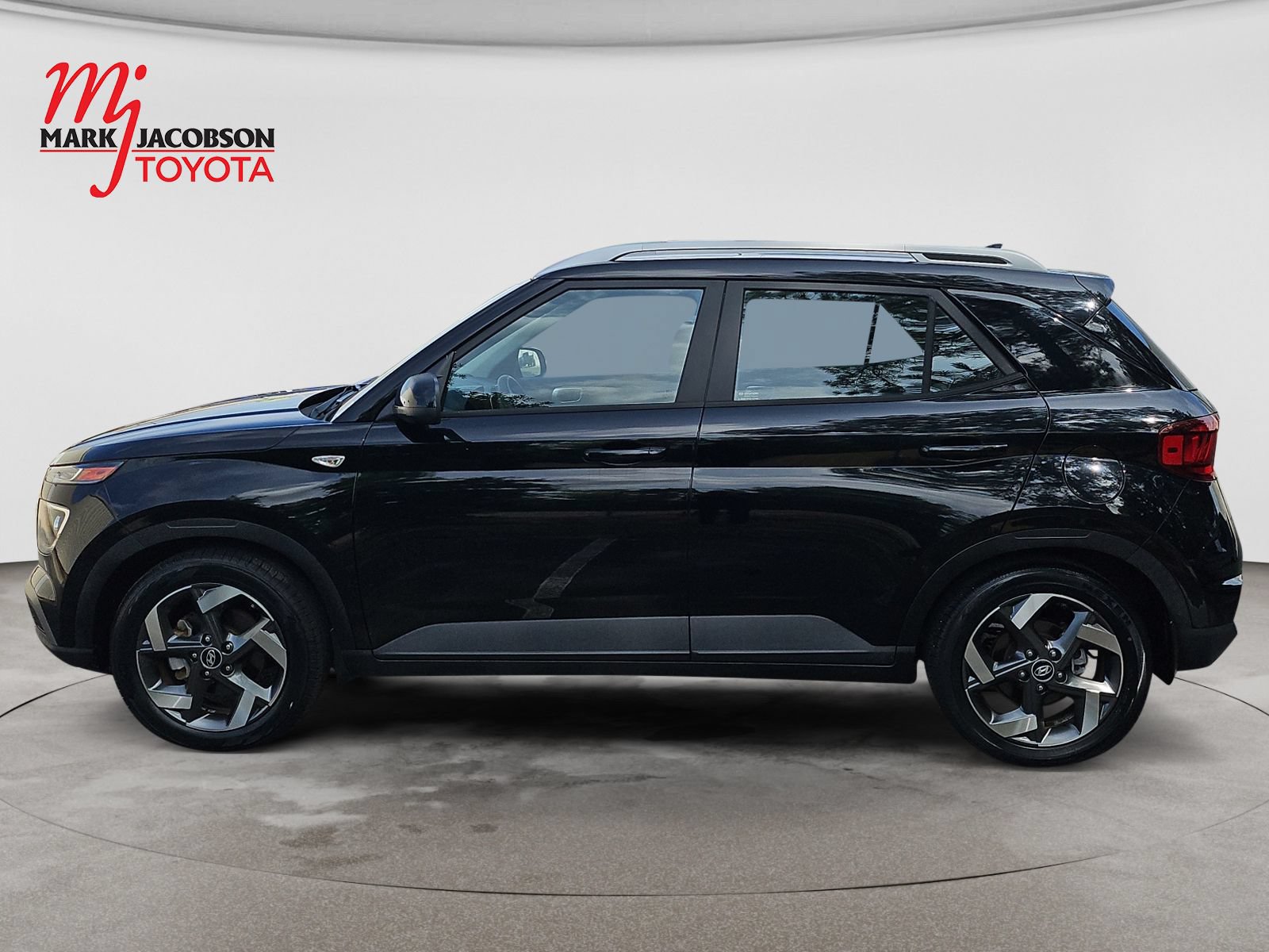 Used 2022 Hyundai Venue SEL FWD image 9