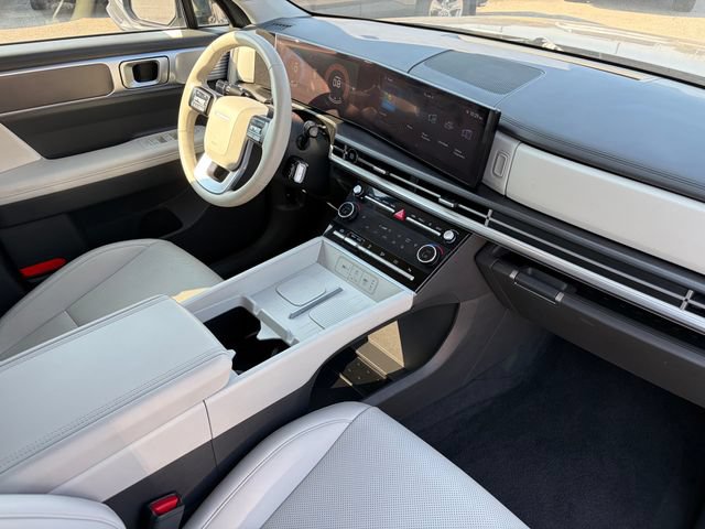 Used 2025 Hyundai Santa Fe SEL FWD image 6
