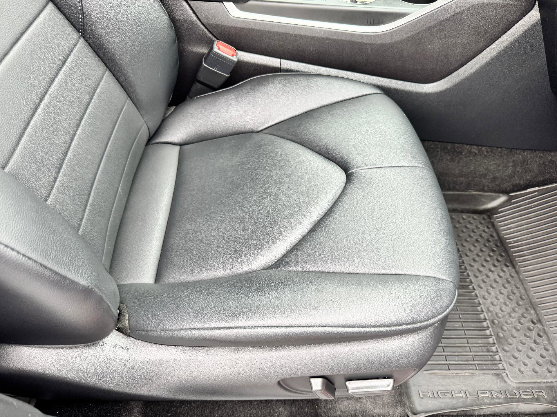 Used 2023 Toyota Highlander XLE image 21