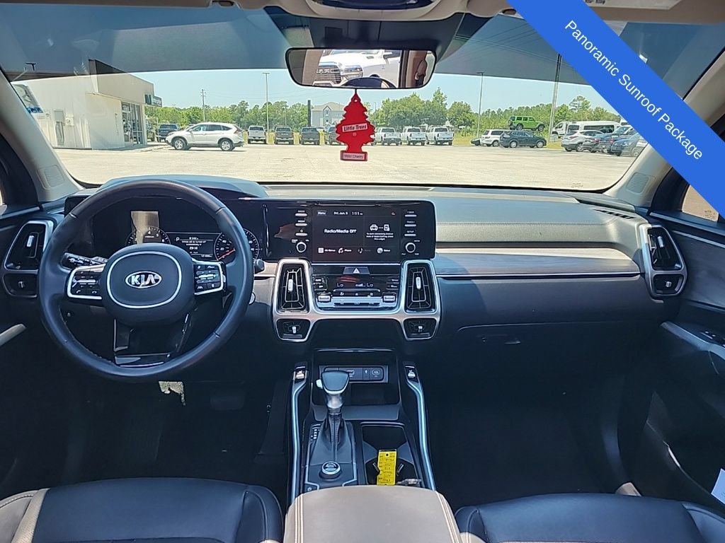 Used 2021 Kia Sorento EX w/ Panoramic Sunroof Package FWD image 4