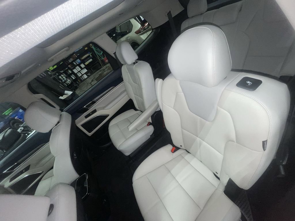 Used 2025 Kia Telluride SX w/ SX Captain's Chair Package image 23