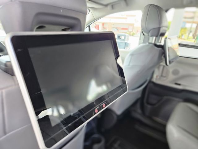 Used 2023 Toyota Sienna XLE image 29