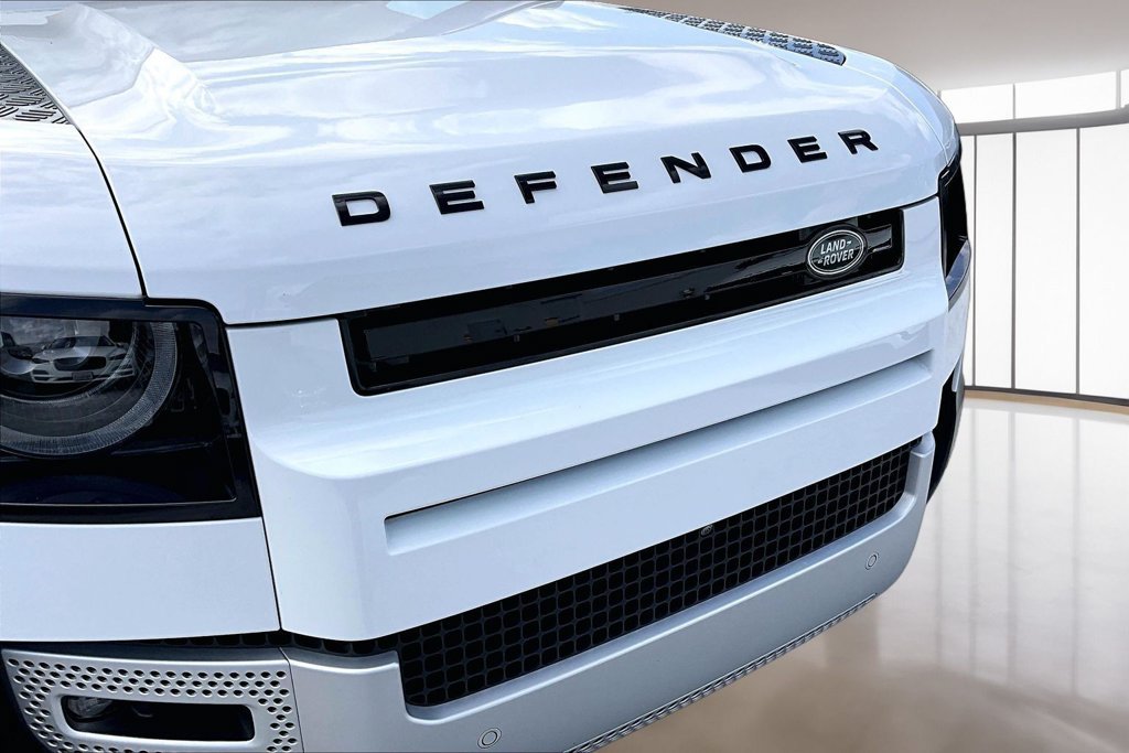 Certified 2023 Land Rover Defender 110 SE AWD/4WD image 31