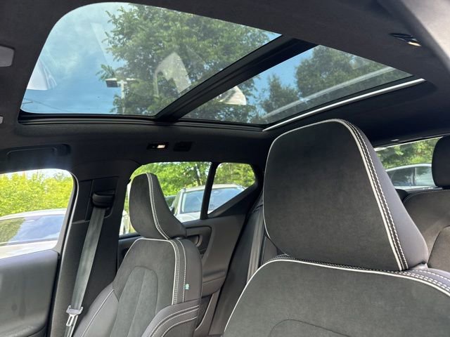 Used 2023 Volvo XC40 B5 Plus w/ Protection Package Premier AWD/4WD image 16