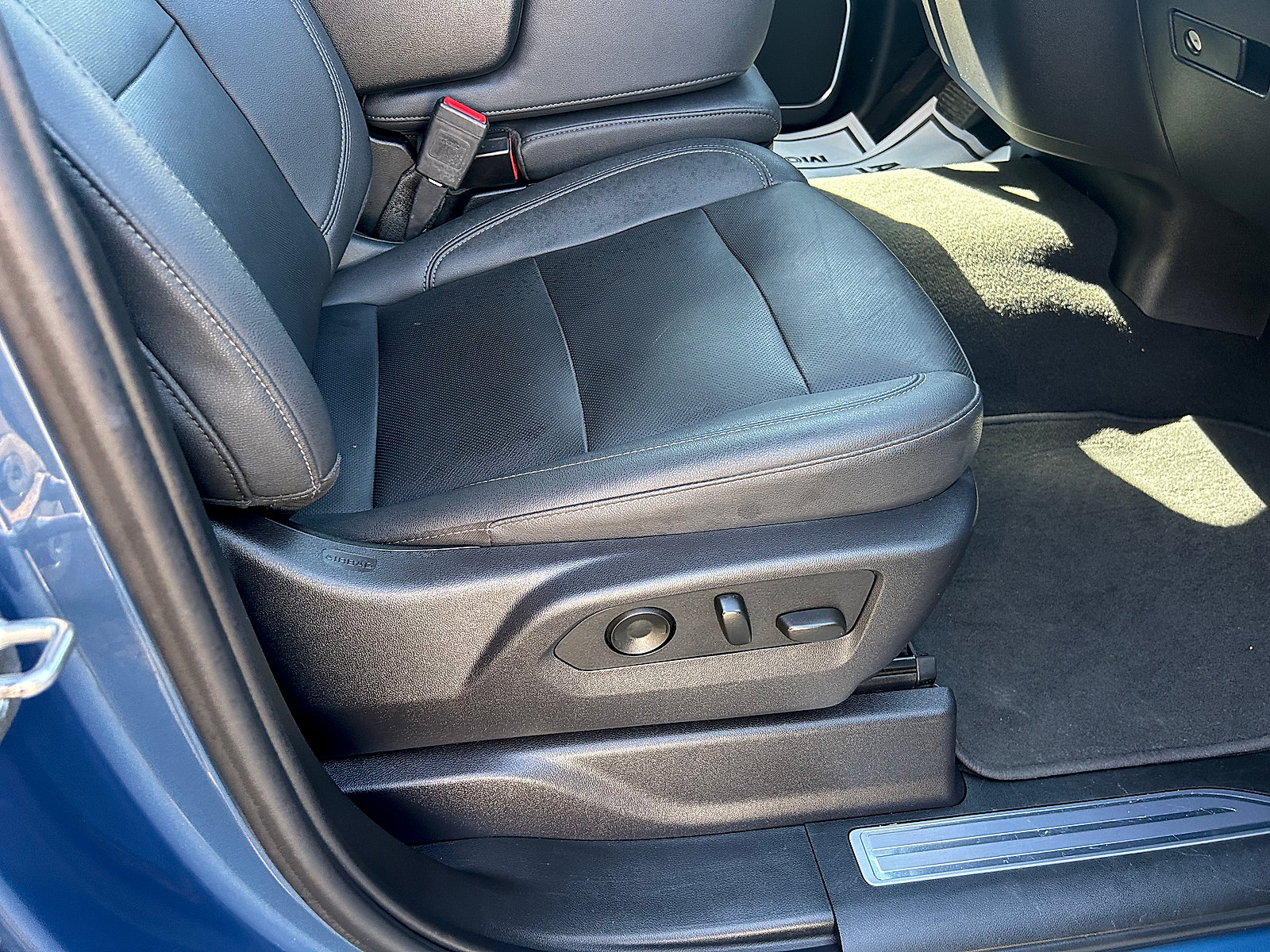 Used 2024 GMC Sierra 1500 SLT AWD/4WD image 28