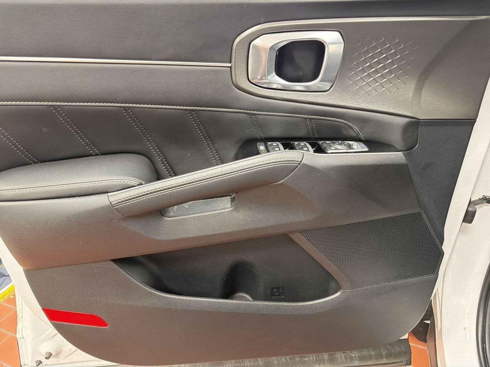 Used 2023 Kia Sorento SX image 13