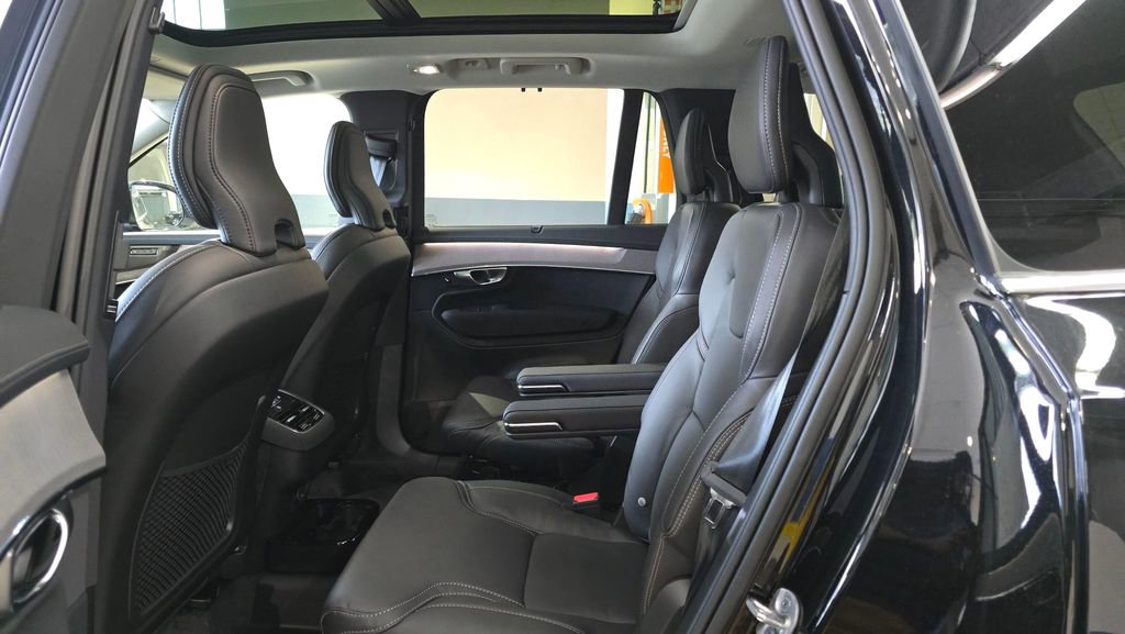 New 2026 Volvo XC90 B6 Ultra w/ Protection Package AWD/4WD image 17