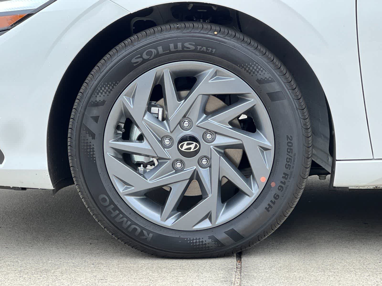 New 2026 Hyundai Elantra Hybrid FWD image 24