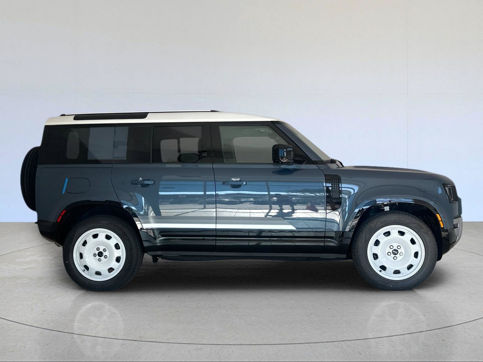 New 2026 Land Rover Defender 110 X-Dynamic SE AWD/4WD image 7