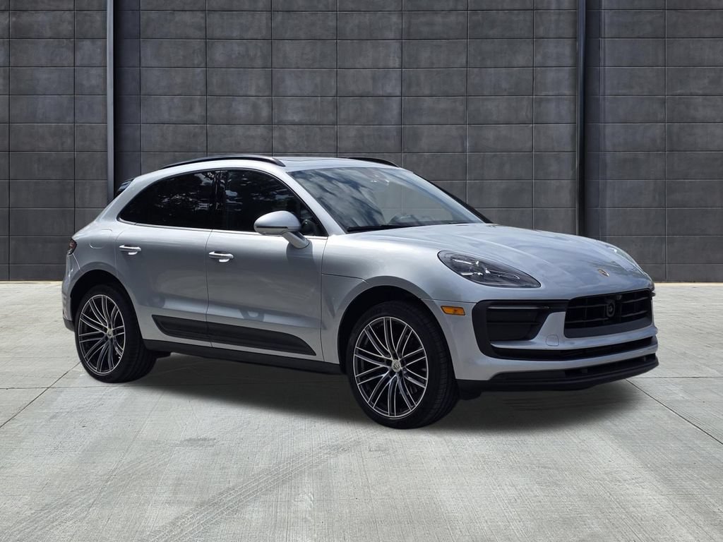 Certified 2026 Porsche Macan AWD/4WD image 7