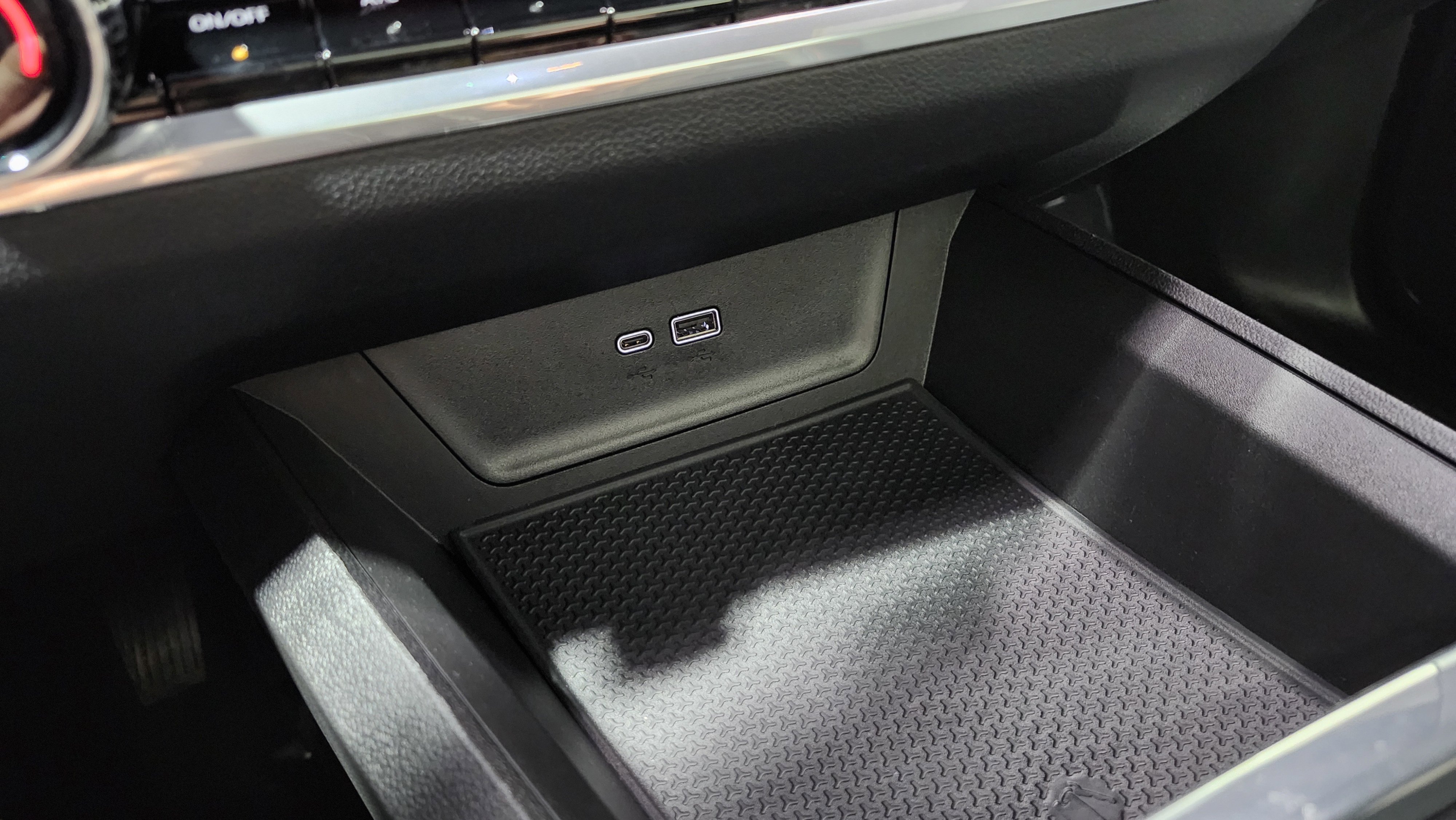 Used 2025 Chevrolet Equinox RS w/ Safety and Technology Package image 35