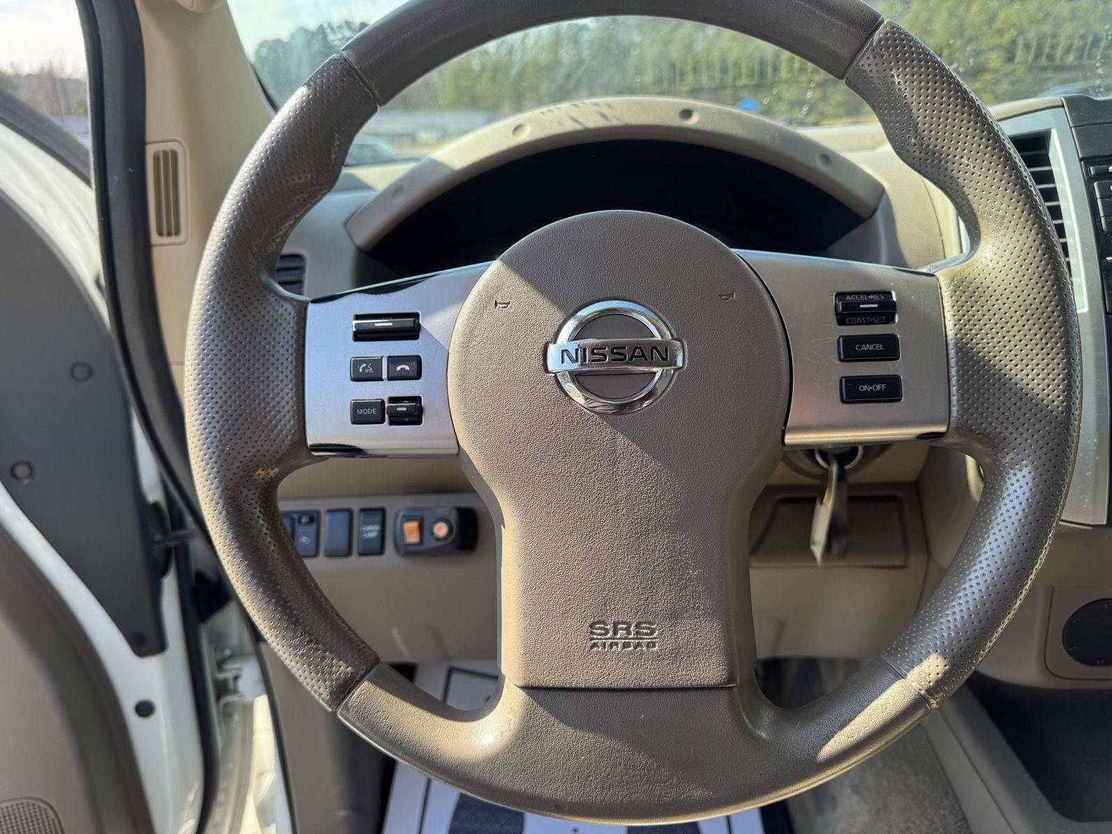 Used 2016 Nissan Frontier SV image 3