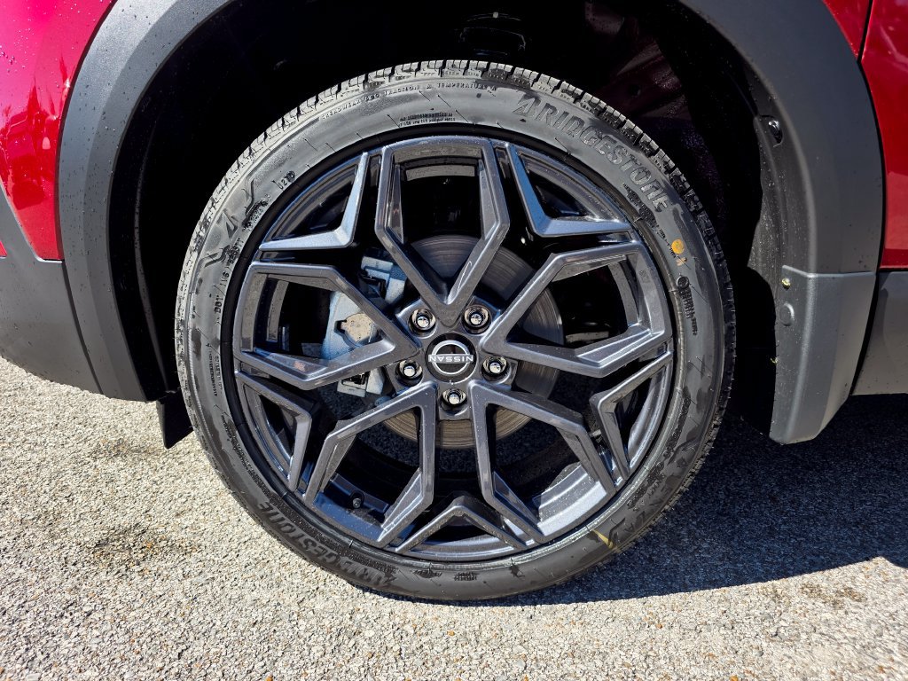 New 2027 Nissan Kicks SR w/ SR Premium Package FWD image 4
