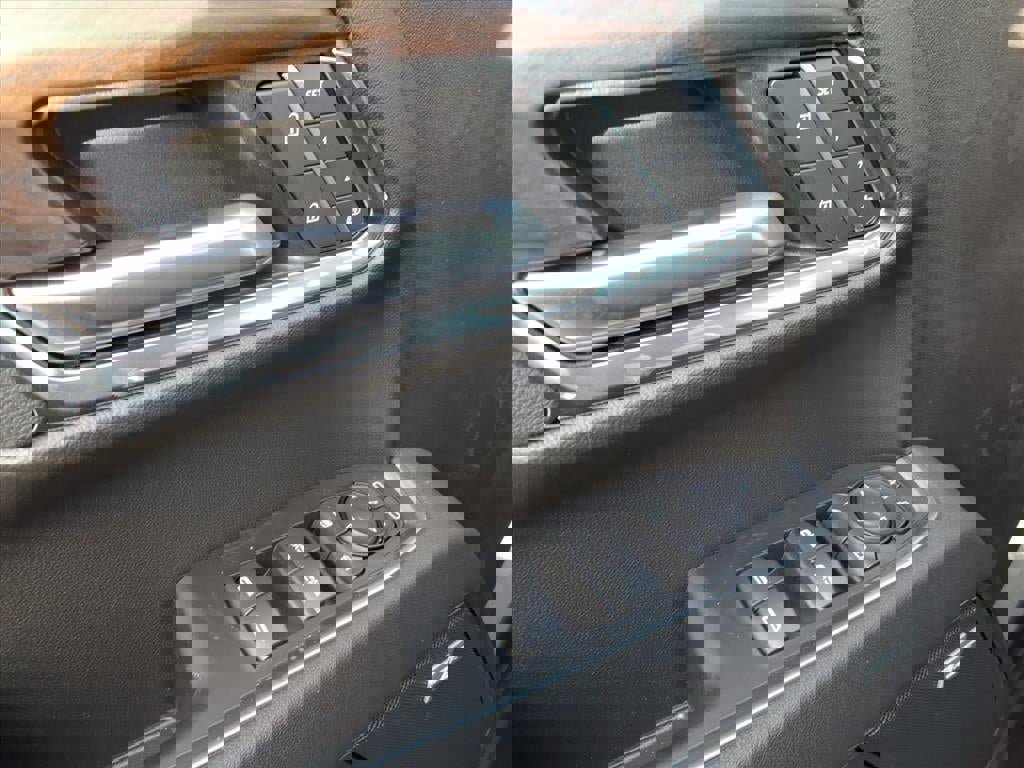 New 2026 GMC Sierra 1500 SLT w/ SLT Premium Package image 17