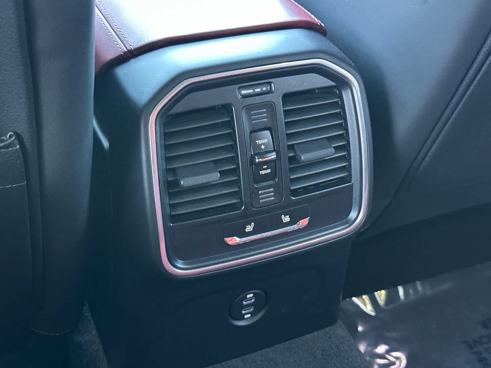 Certified 2023 Porsche Macan Turbo AWD/4WD image 14