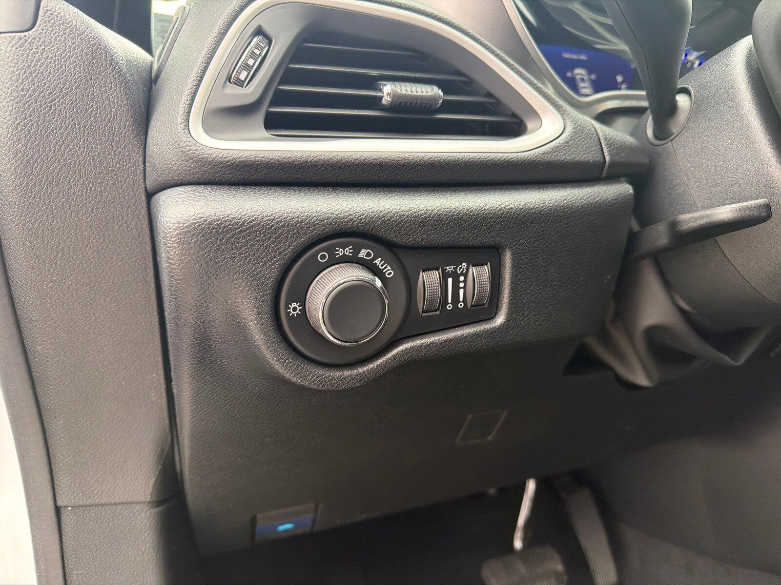 New 2026 Chrysler Voyager LX FWD image 15