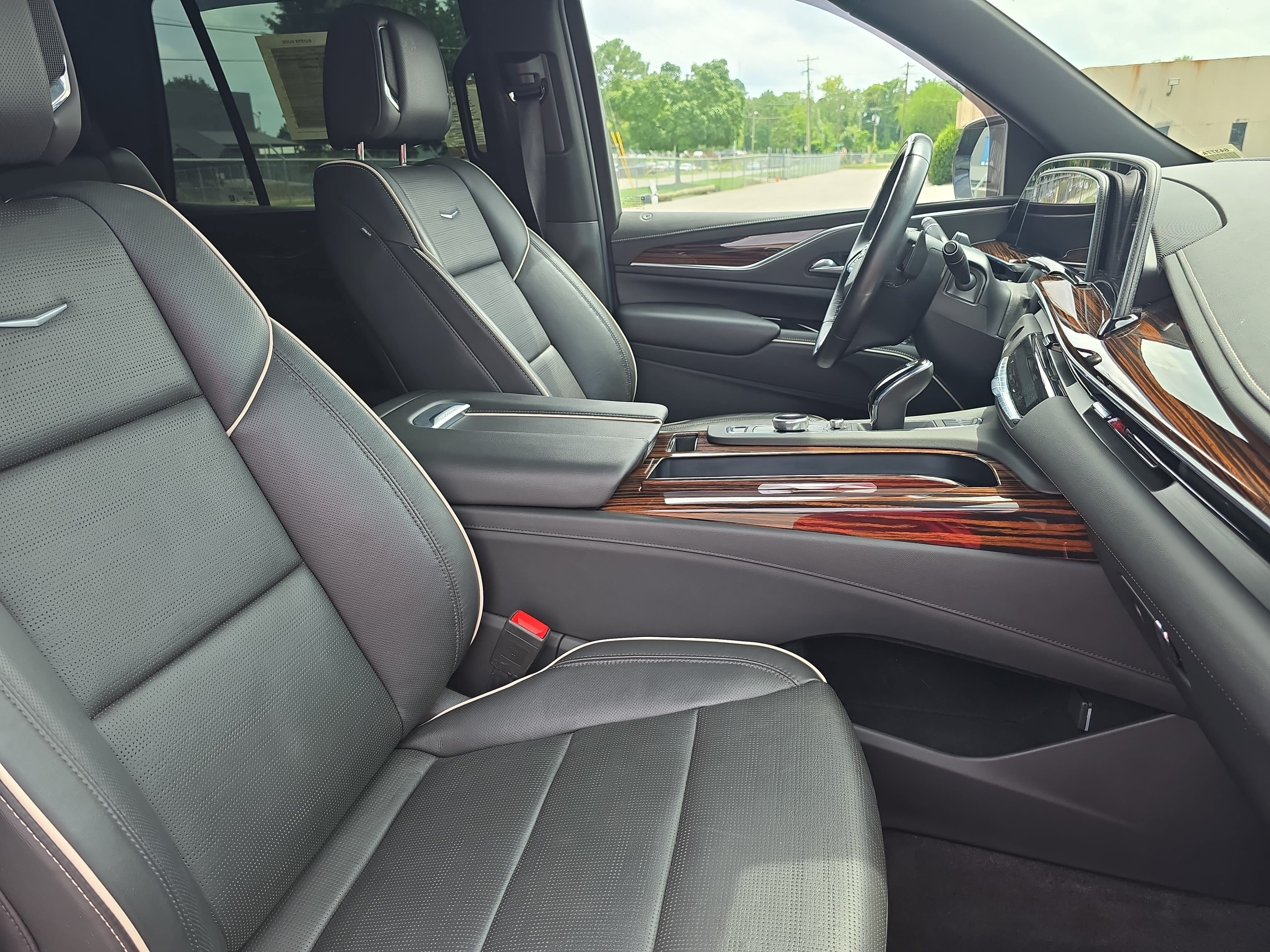Used 2023 Cadillac Escalade Premium Luxury AWD/4WD image 10