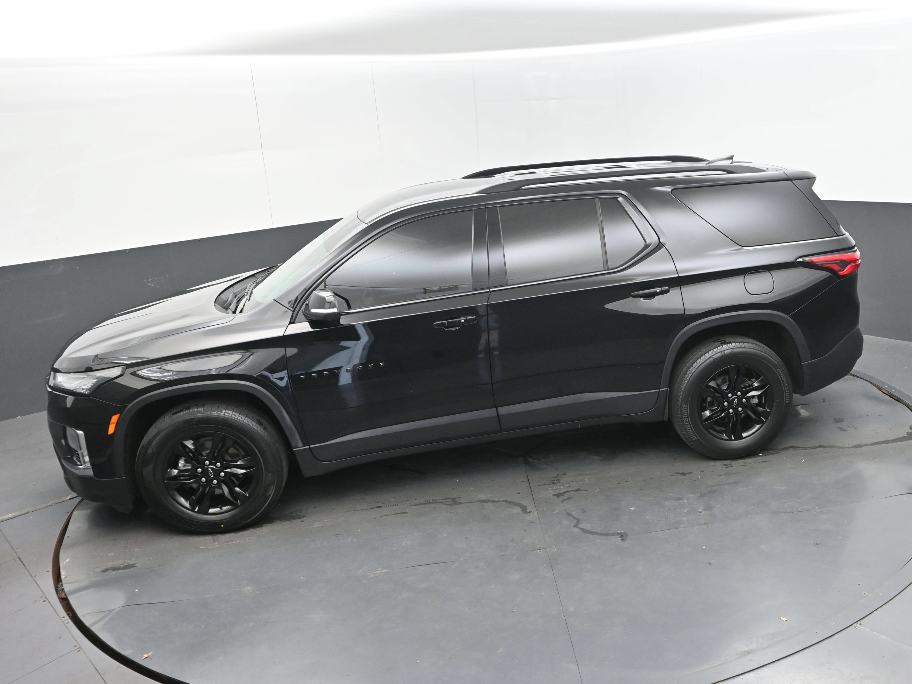 Used 2023 Chevrolet Traverse LT FWD image 40