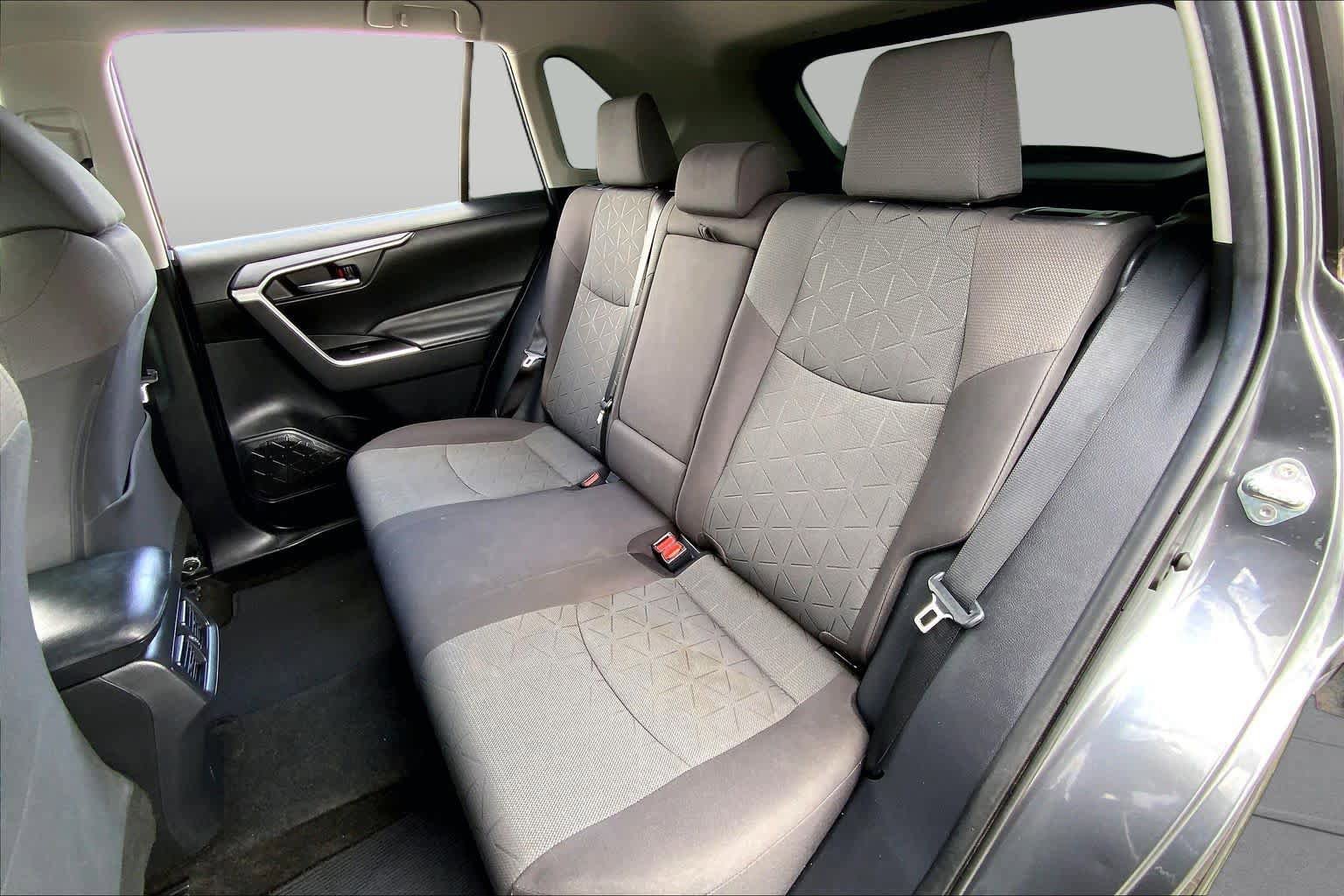 Used 2020 Toyota RAV4 XLE FWD image 20