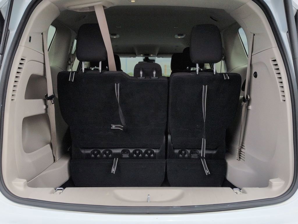 Used 2023 Chrysler Voyager LX image 36
