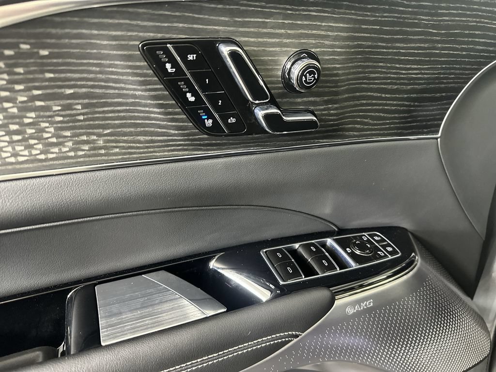 Used 2023 Cadillac Lyriq 2WD image 26