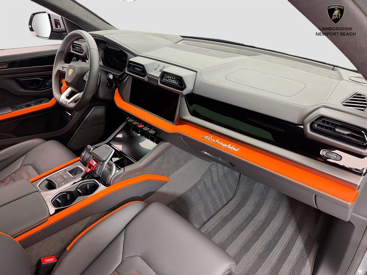 Used 2025 Lamborghini Urus SE AWD/4WD image 27