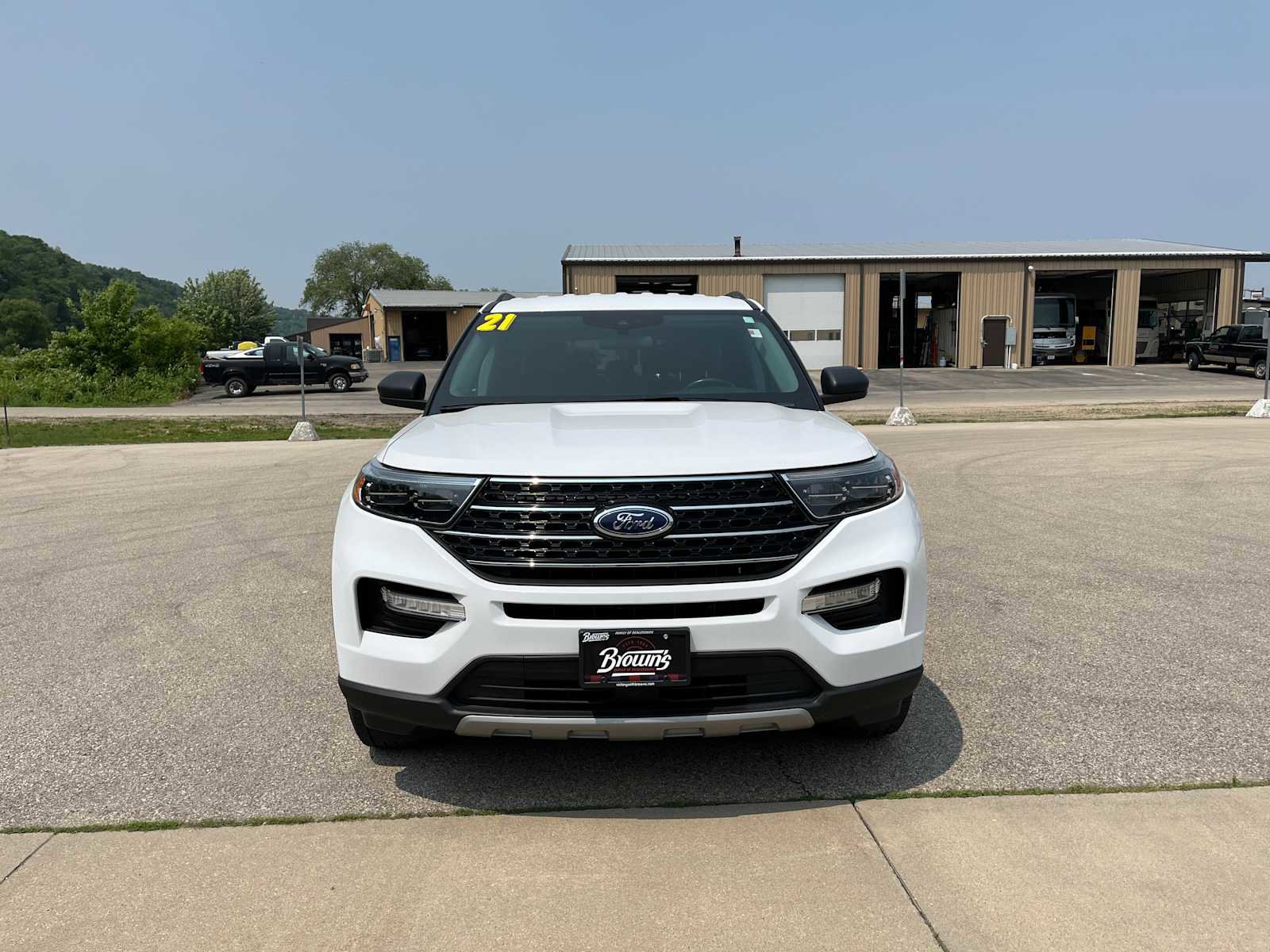 Used 2021 Ford Explorer XLT w/ Equipment Group 202A image 9