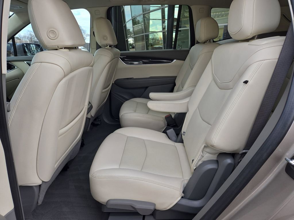 Used 2022 Cadillac XT6 Premium Luxury w/ Technology Package image 13