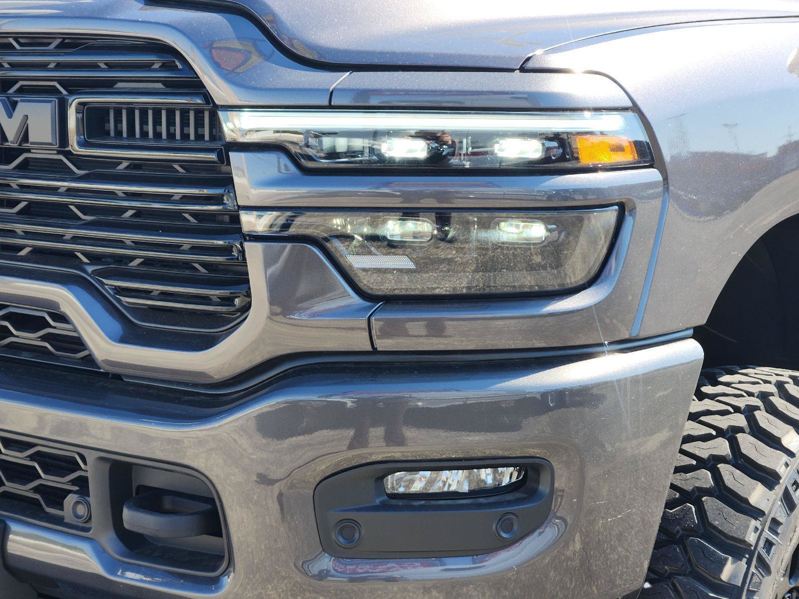Used 2025 RAM 2500 Laramie AWD/4WD image 30