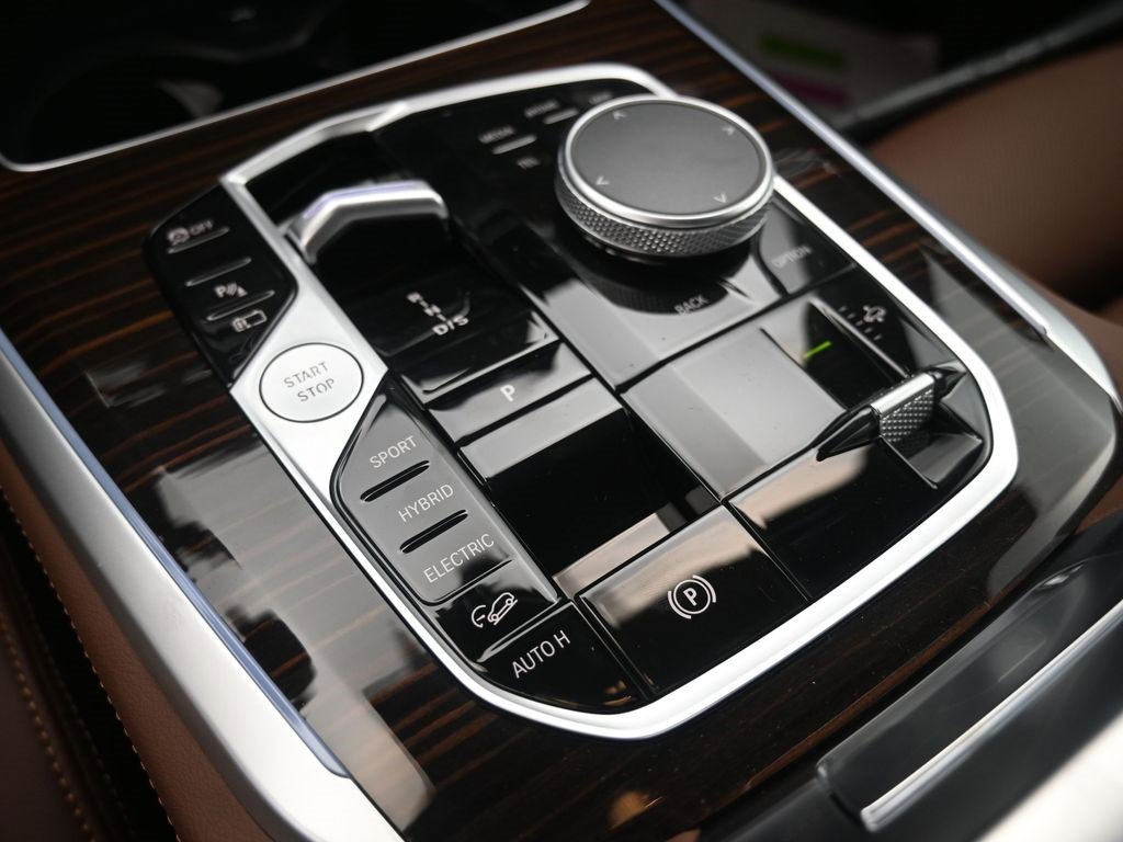 New 2026 BMW X5 xDrive50e image 16