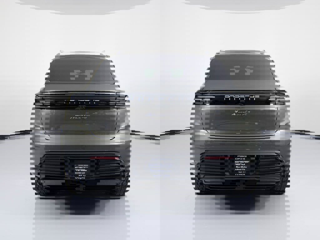 New 2025 Porsche Macan 4S Electric image 6