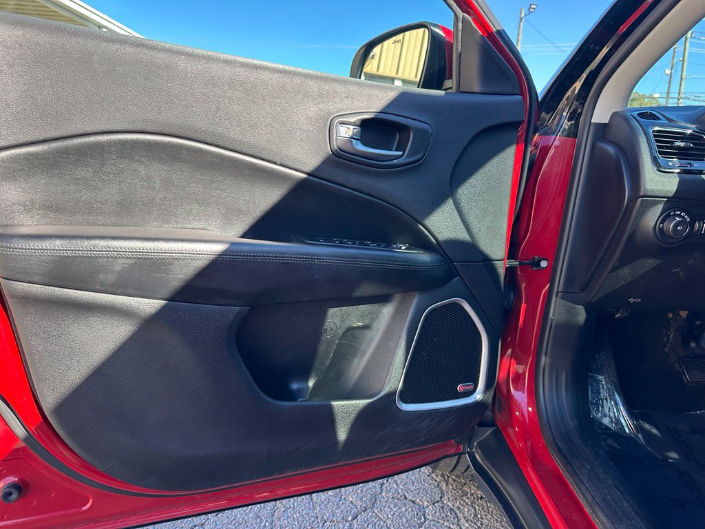 Used 2019 Jeep Compass Latitude FWD image 15