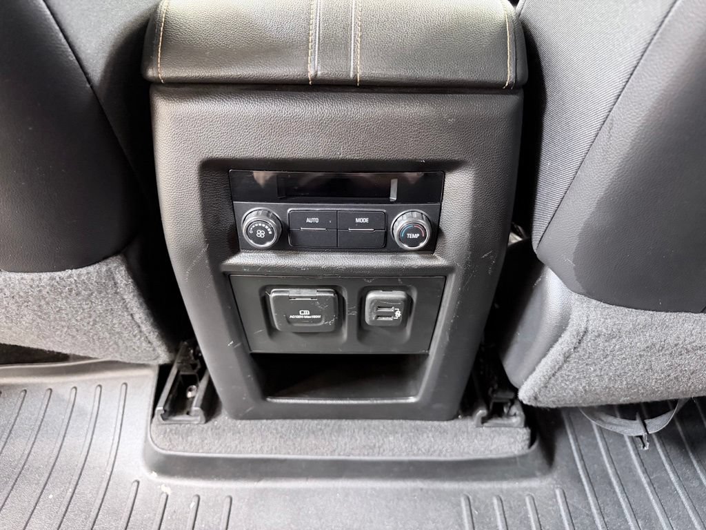 Used 2019 Chevrolet Traverse LT w/ LT Premium Package FWD image 23