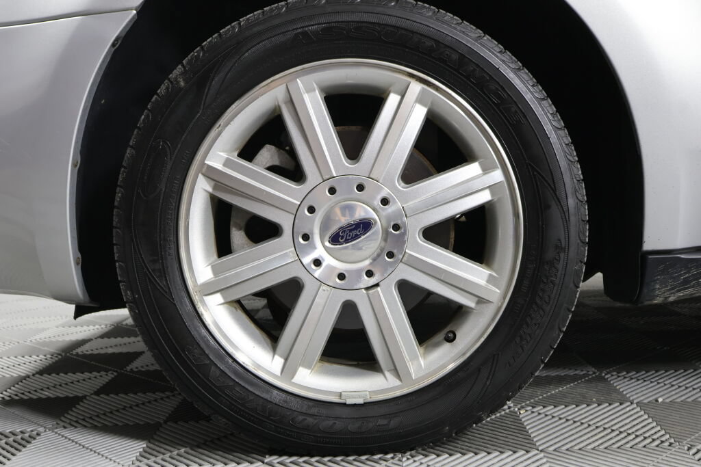 Used 2005 Ford Five Hundred Limited AWD/4WD image 9