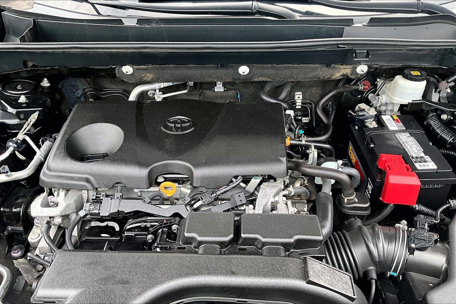 Used 2021 Toyota RAV4 LE AWD/4WD image 10