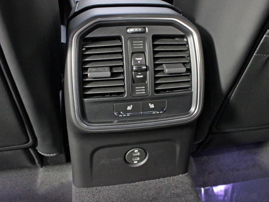 Used 2025 Porsche Macan image 35