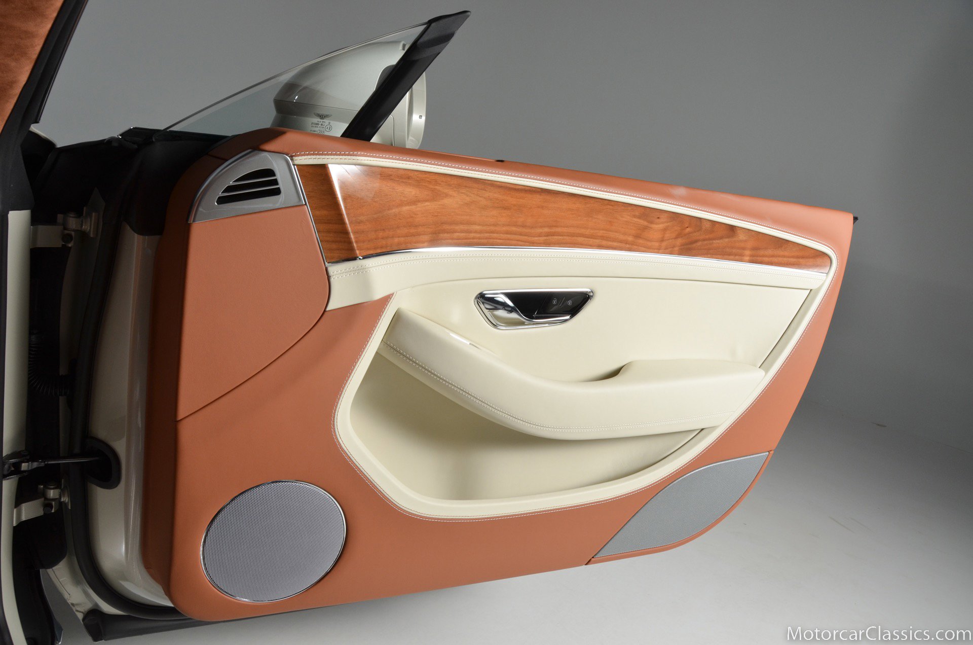 Used 2022 Bentley Continental GT image 33