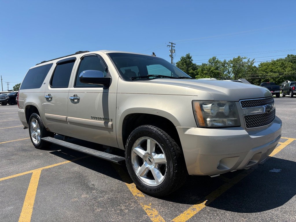Used 2007 Chevrolet Suburban LTZ w/ LTZ Preferred Equipment Group AWD/4WD image 4