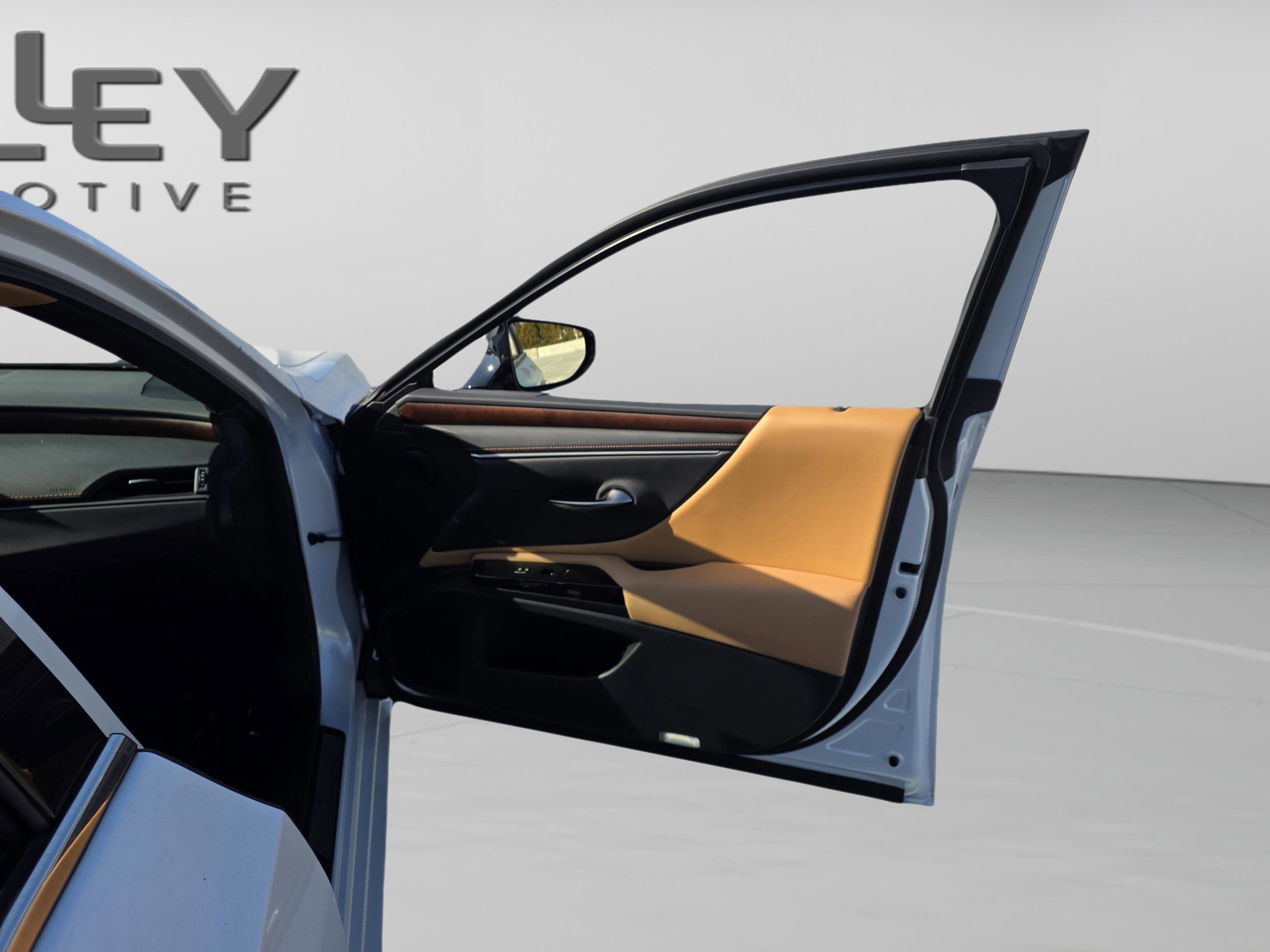 Used 2025 Lexus ES 350 w/ Premium Package image 26