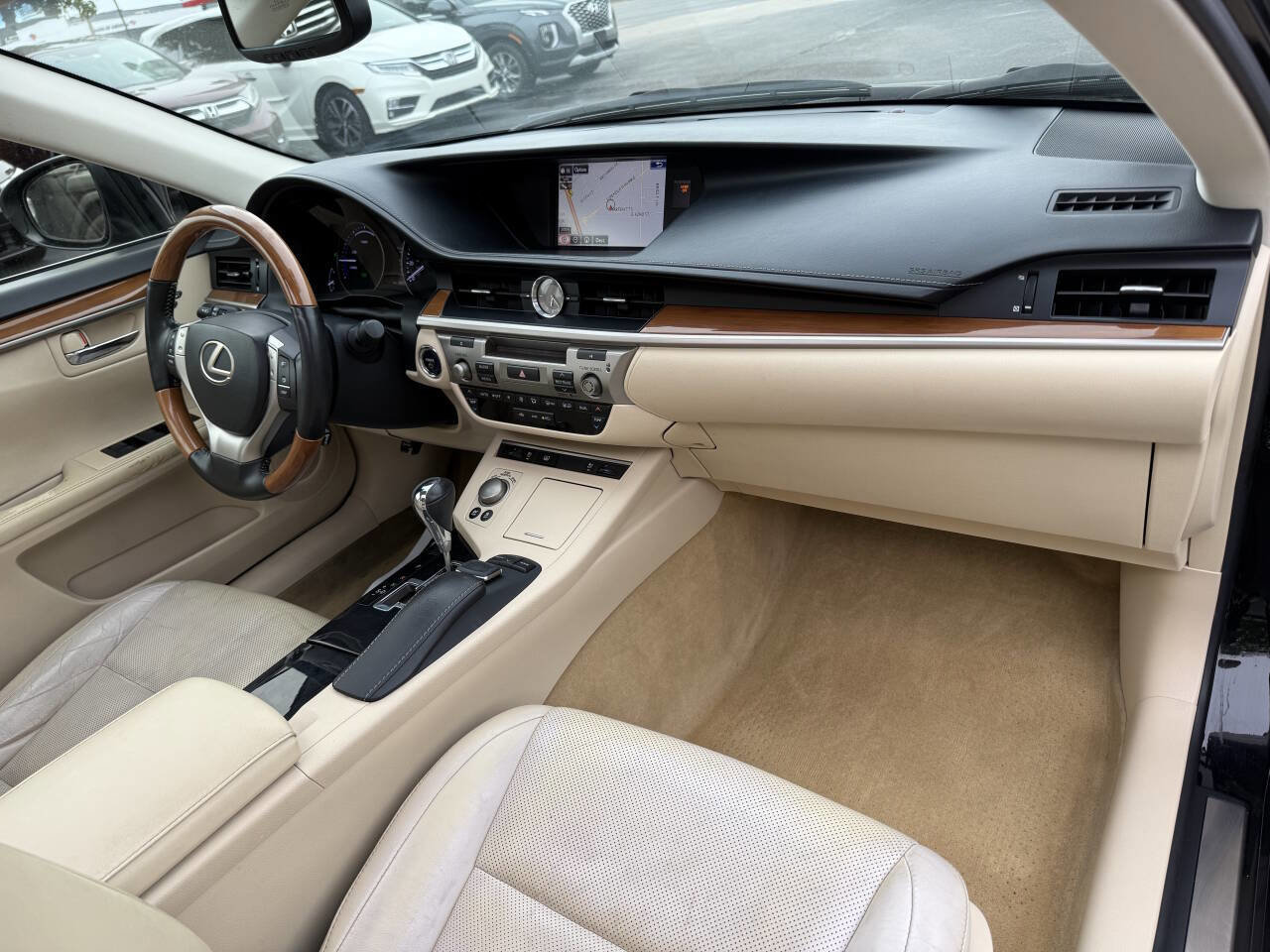 Used 2015 Lexus ES 300h w/ Navigation System Package FWD image 22