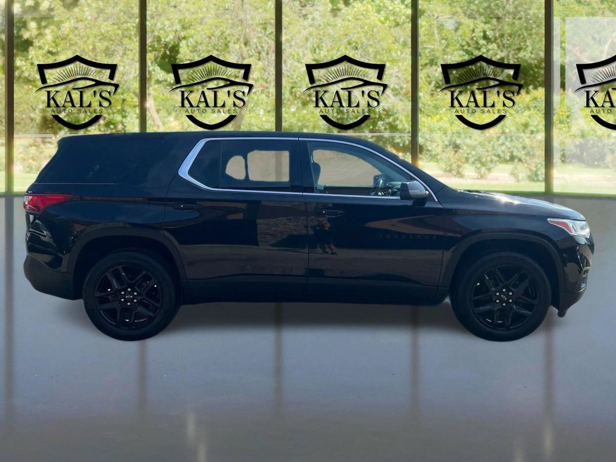 Used 2021 Chevrolet Traverse LS w/ LPO, Blackout Package FWD image 4