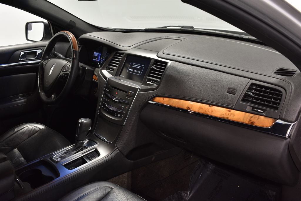 Used 2014 Lincoln MKS image 32