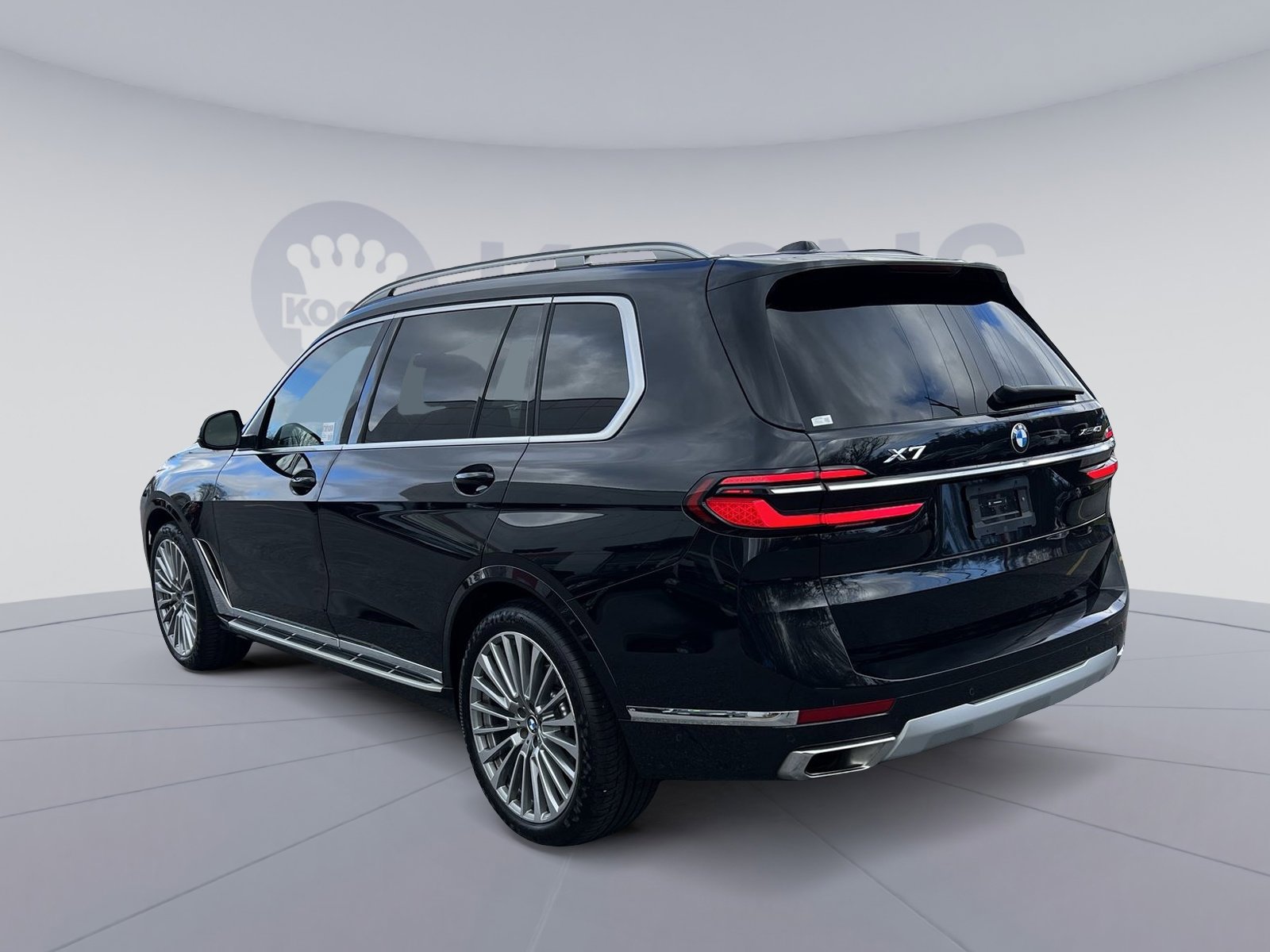 Used 2024 BMW X7 xDrive40i w/ Executive Package image 4
