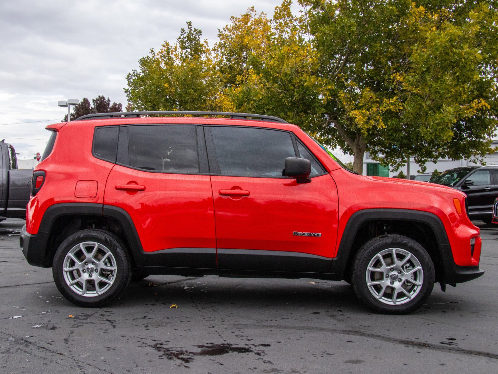 Used 2023 Jeep Renegade Latitude w/ Premium Group image 8