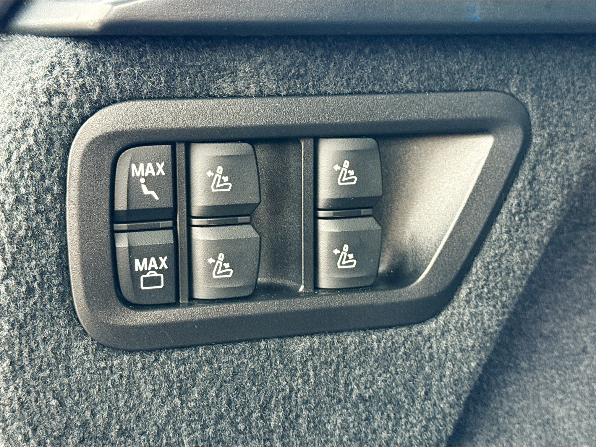 Used 2024 BMW X7 M60i w/ Executive Package image 13