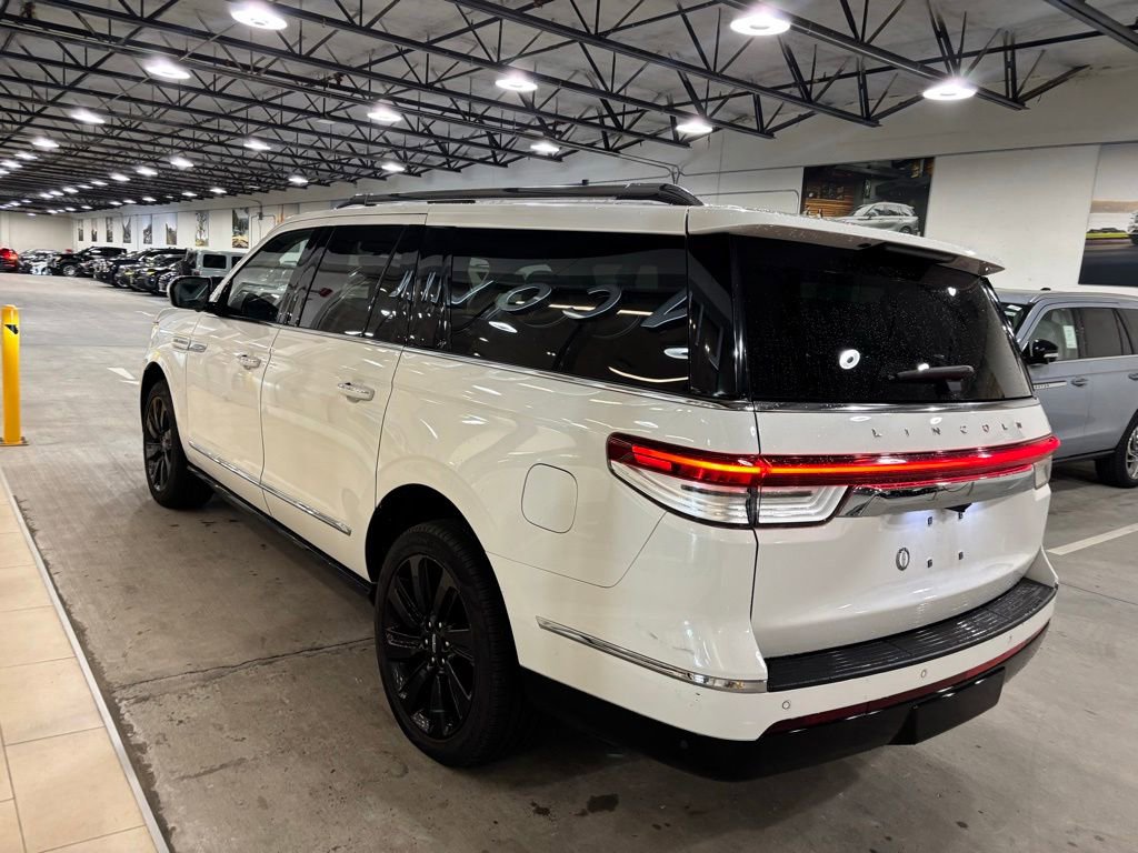 Used 2022 Lincoln Navigator L Reserve AWD/4WD image 3